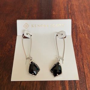 Silver earrings with black gem